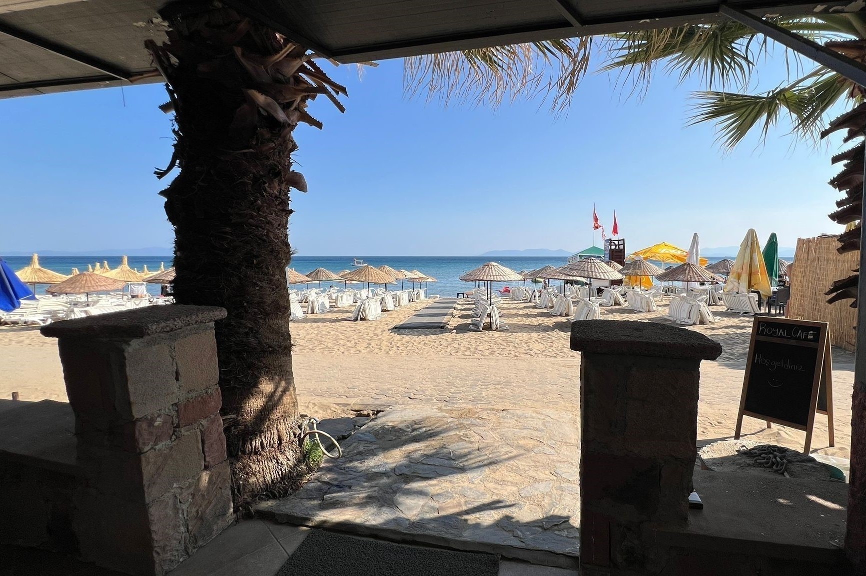 Royal Hotel sahil ve deniz manzarası